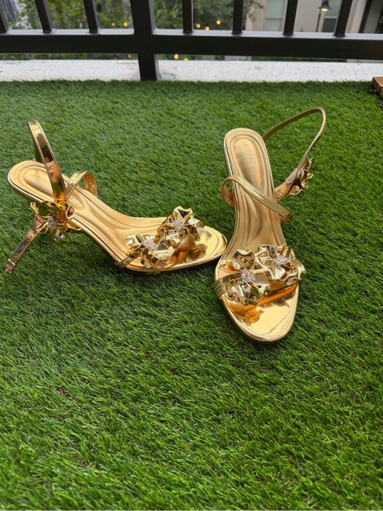 Azela wang Shoes - Gold Metallic Floral-Accent Heels